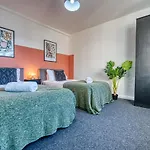 Brewery Loft - 3 Bedroom Bright Spacious Apartment In The Centre Of Town, Wifi, Netflix