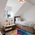 Licatas Apartment Cirencester, Cotswolds, Sleeps 6, 3 Bedrooms