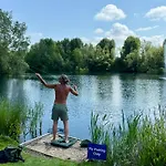 Luxury Kingfisher Lodge, Isis Lake, Within The Cotswold Waterpark