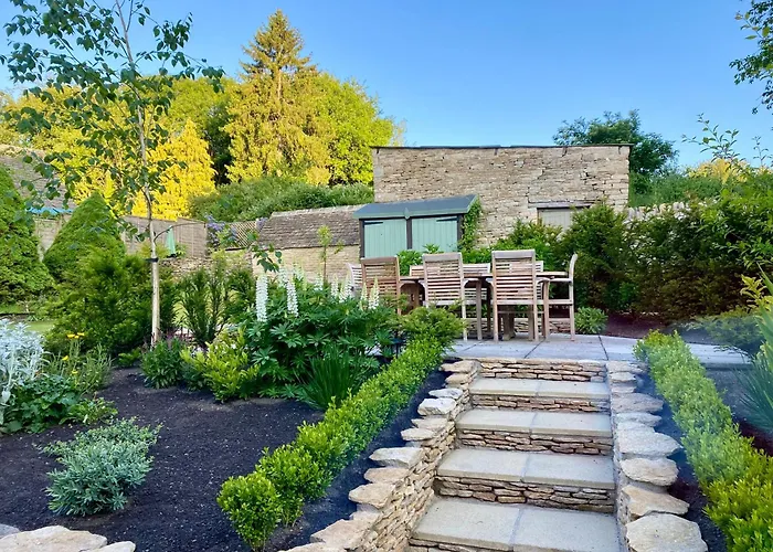 Luxury, Cosy Cottage Opposite In The Beautiful Cotswolds Village