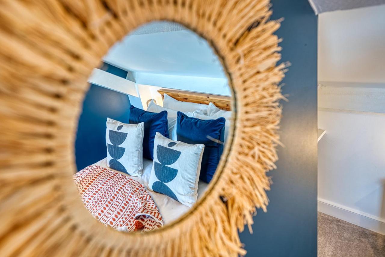 Ashcroft Loft: 3-bedroom With Balcony Apartment
