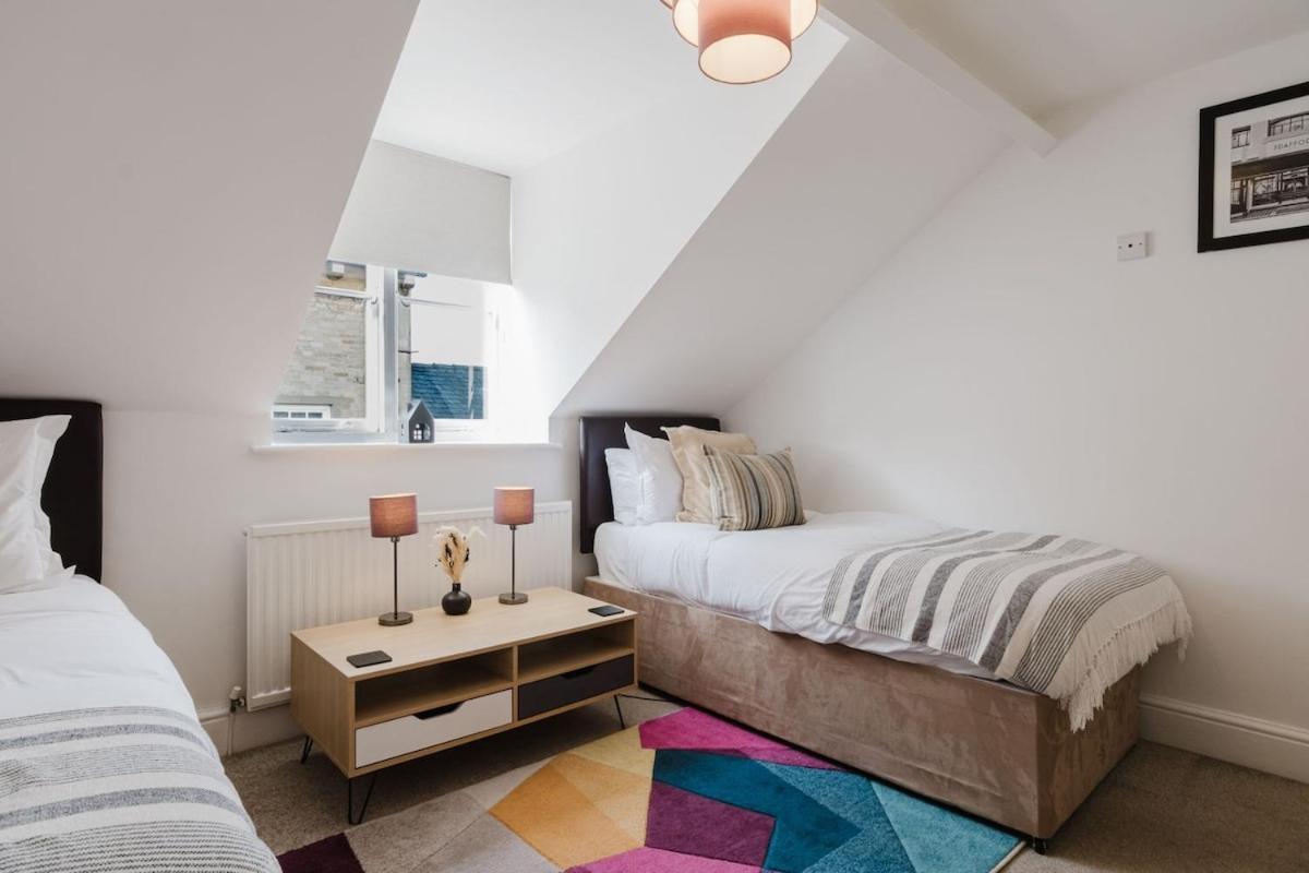 Licatas Cirencester, Cotswolds, Sleeps 6, 3 Bedrooms