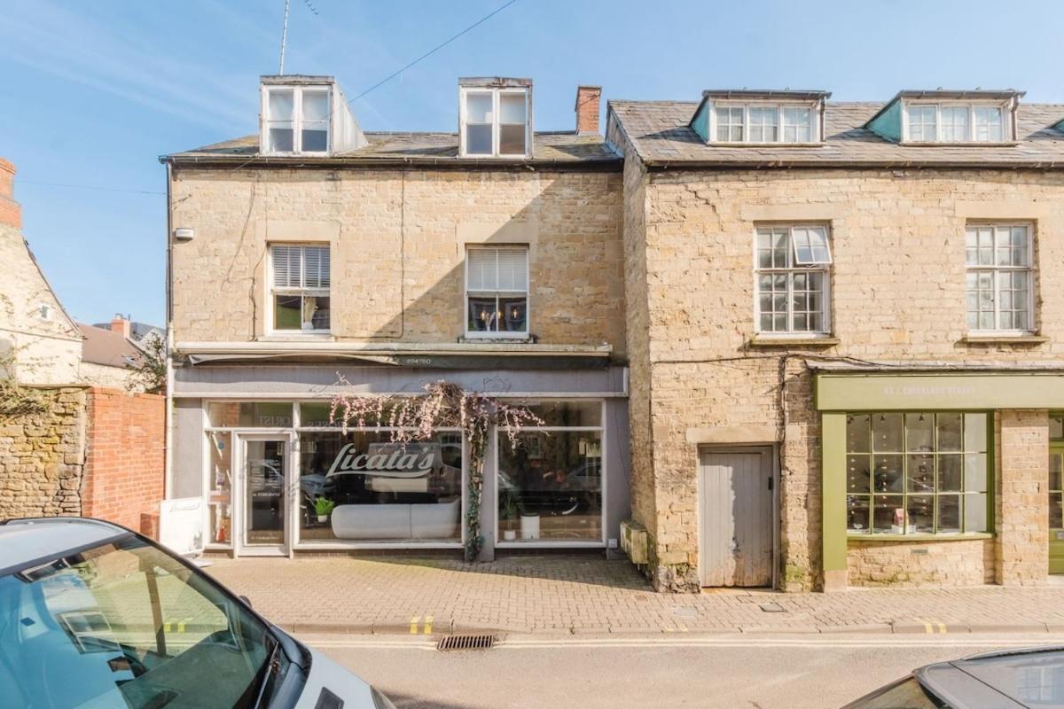Licatas Cirencester, Cotswolds, Sleeps 6, 3 Bedrooms