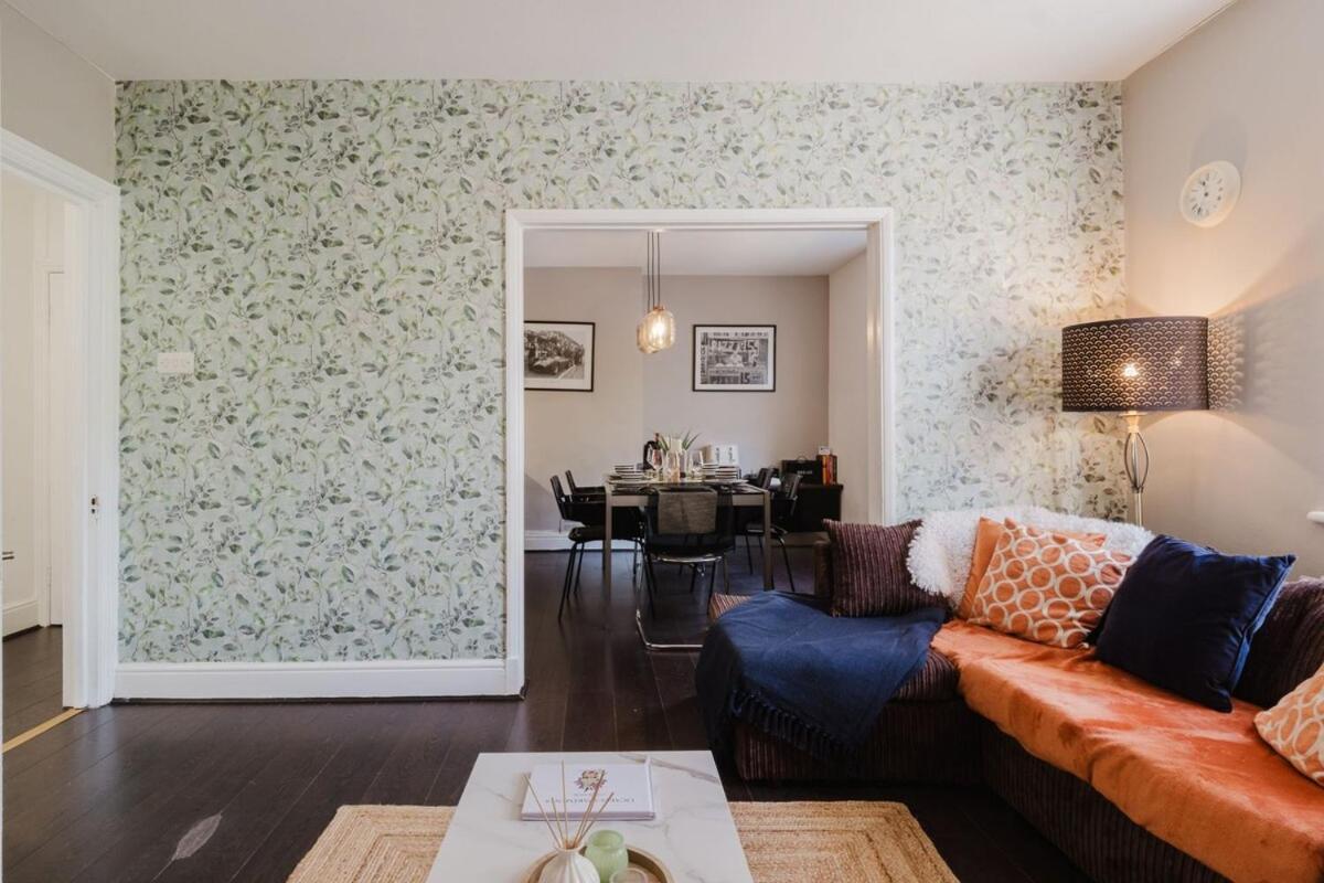 Apartment Licatas Cirencester, Cotswolds, Sleeps 6, 3 Bedrooms *