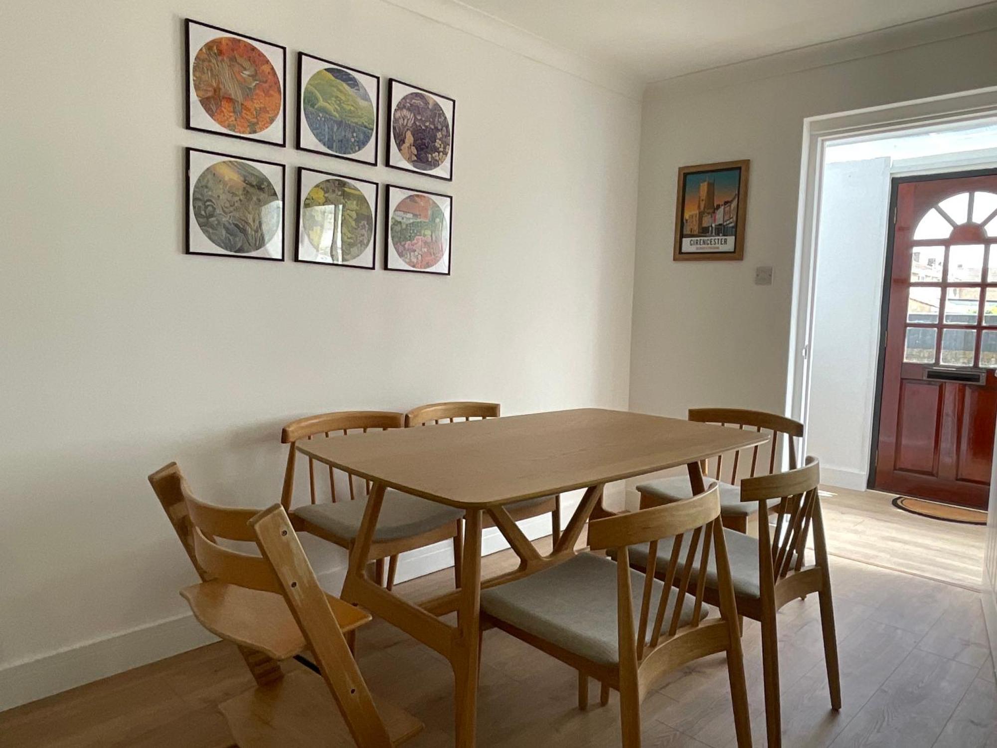Cotswolds Vista, 3 Bed, 2 Bathrooms, Complimentary Parking Holiday home Cirencester