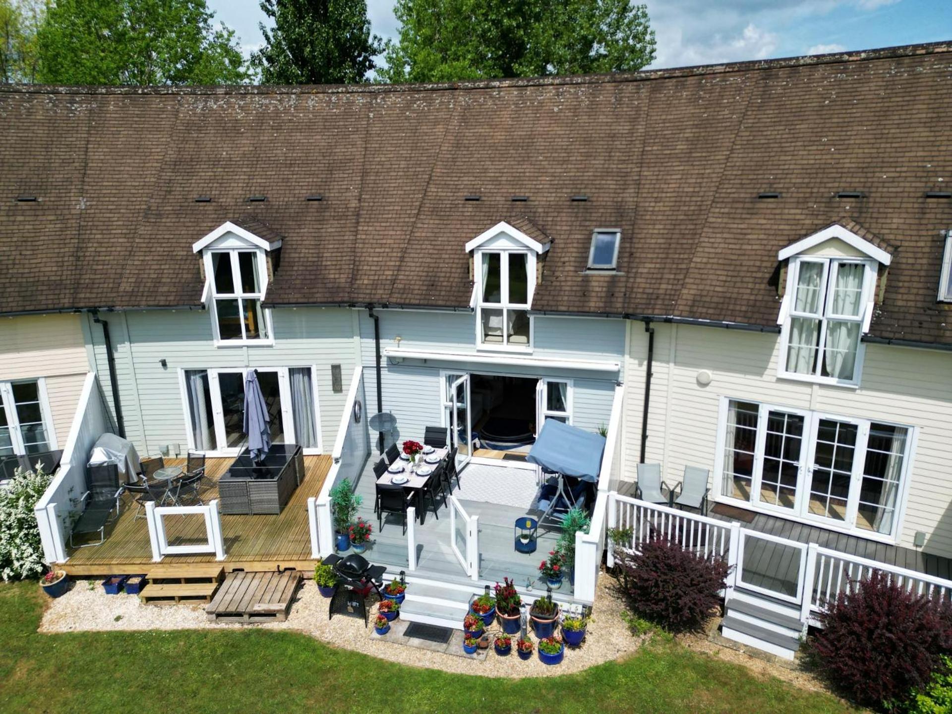 Holiday home Luxury Kingfisher Lodge, Isis Lake, Within The Cotswold Waterpark *