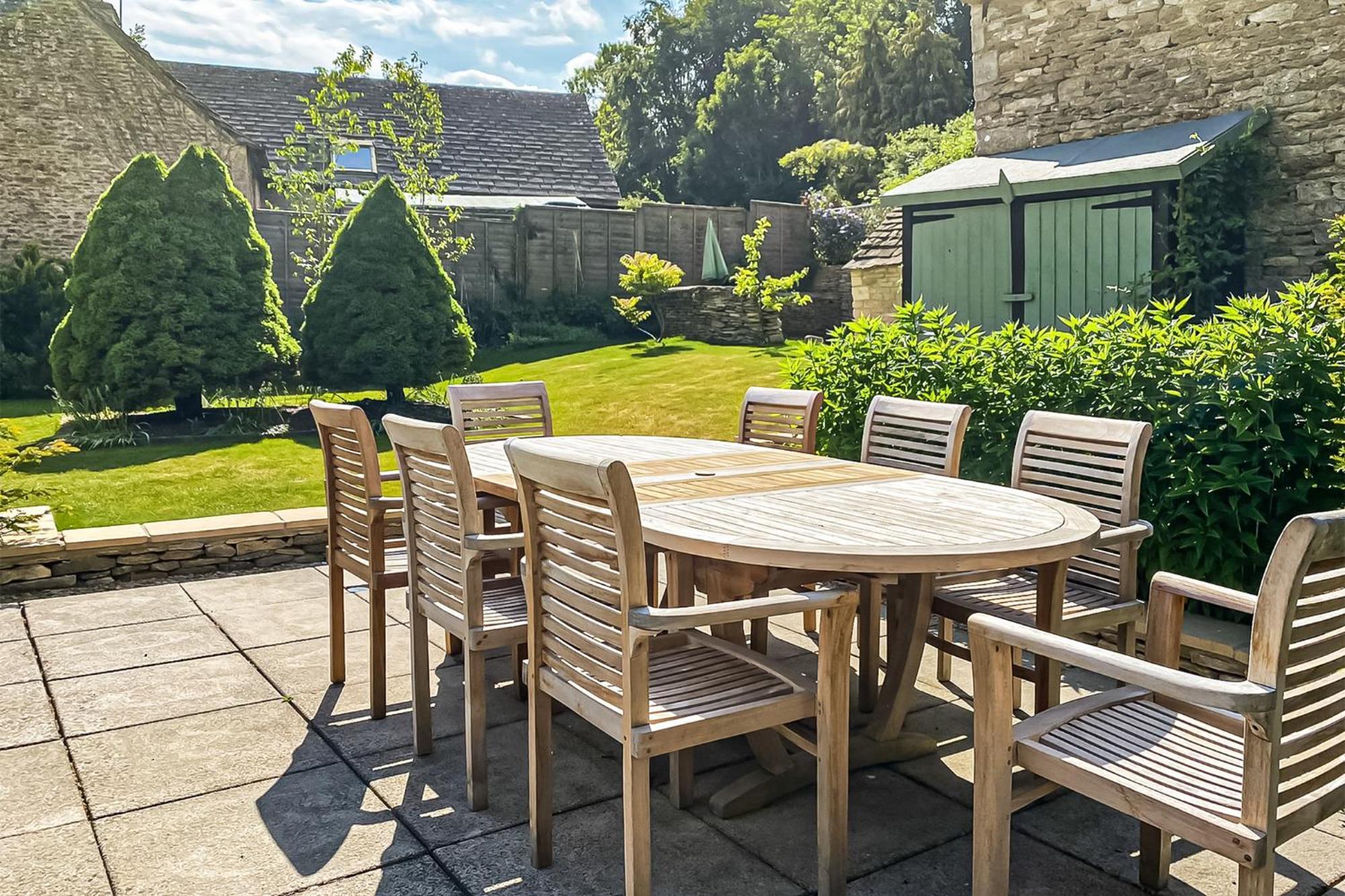 Luxury, Cosy Opposite In The Beautiful Cotswolds Village Holiday home *