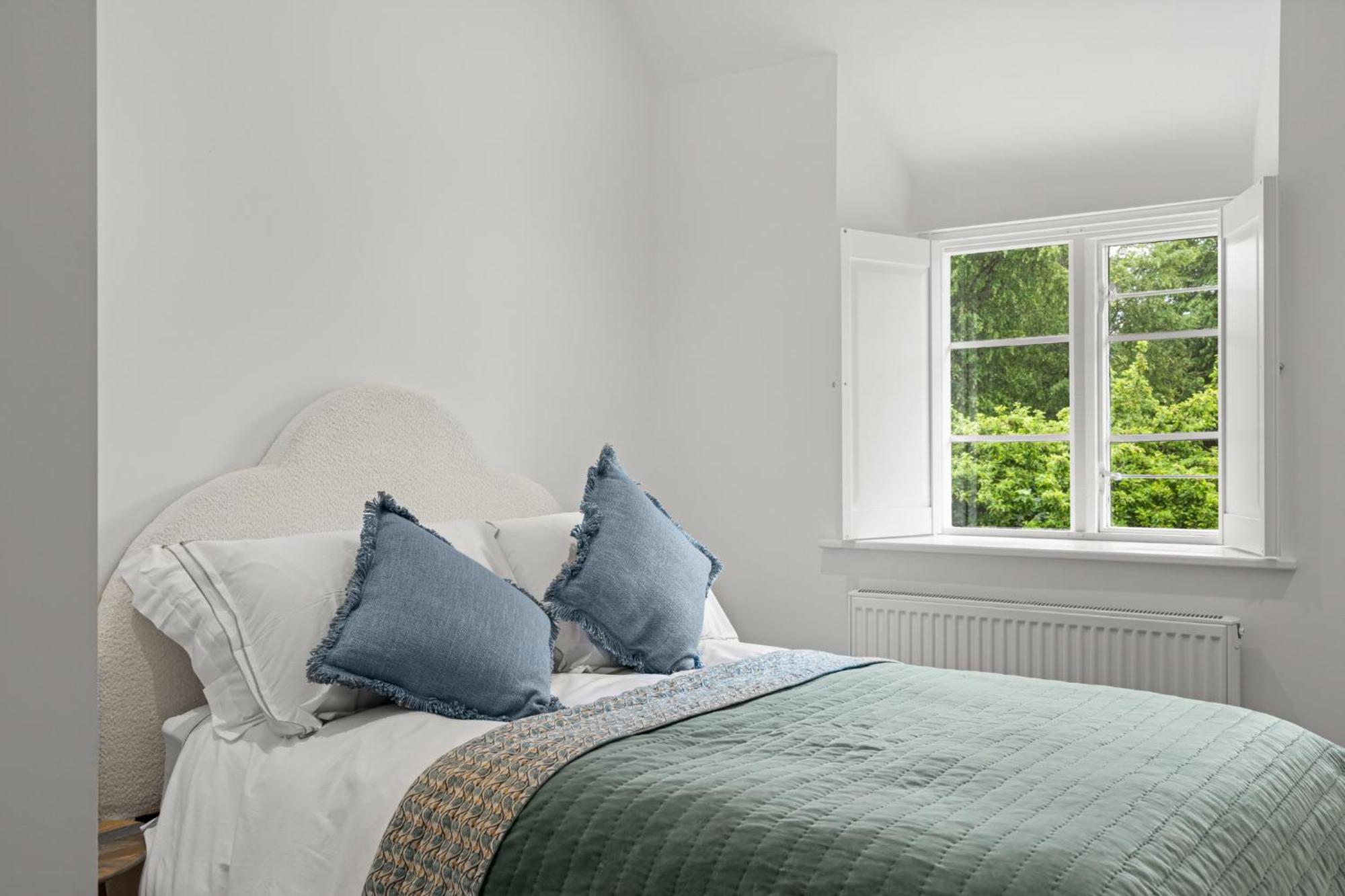 Luxury, Cosy Opposite In The Beautiful Cotswolds Village Holiday home *