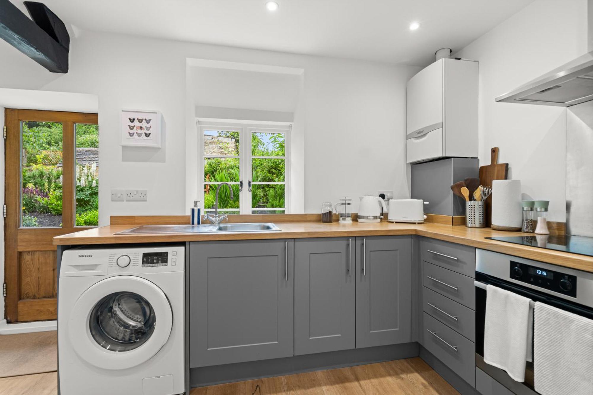 Luxury, Cosy Opposite In The Beautiful Cotswolds Village