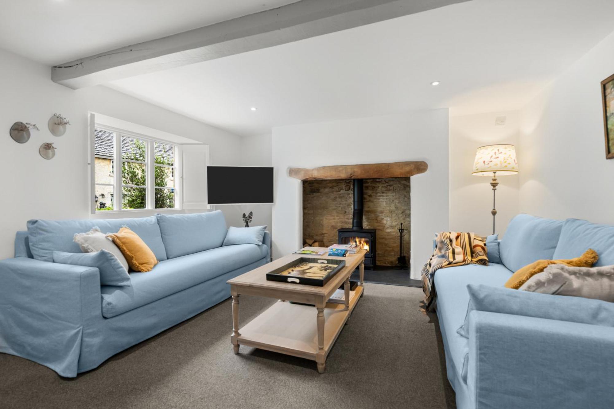 Luxury, Cosy Opposite In The Beautiful Cotswolds Village