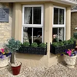 Apsley Villa Guest House.