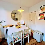 Cheerful 3 Bed Grade II Central Cottage