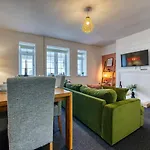 Brewery Loft - 3 Bedroom Bright Spacious Apartment In The Centre Of Town, Wifi, Netflix