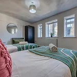 Brewery Loft - 3 Bedroom Bright Spacious Apartment In The Centre Of Town, Wifi, Netflix