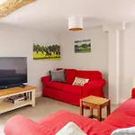 Furzen Farmhouse - Quiet Alternative To A Hotel