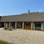 Stable Cottage, Old Mill Farm, Cotswold Water Park