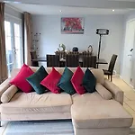 Charming Lake House Nature Retreat In Cotswold Water Park, South Cerney Near Cirencester