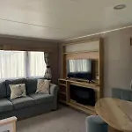 Cosy 3 Bedroom Caravan In South Cerney