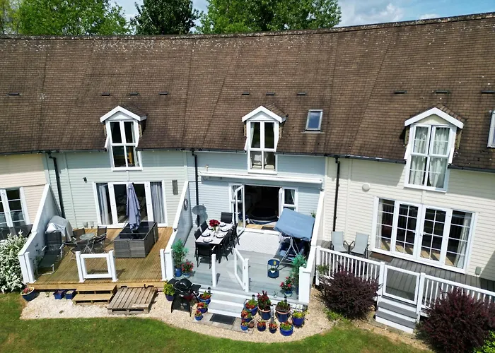 Luxury Kingfisher Lodge, Isis Lake, Within The Cotswold Waterpark