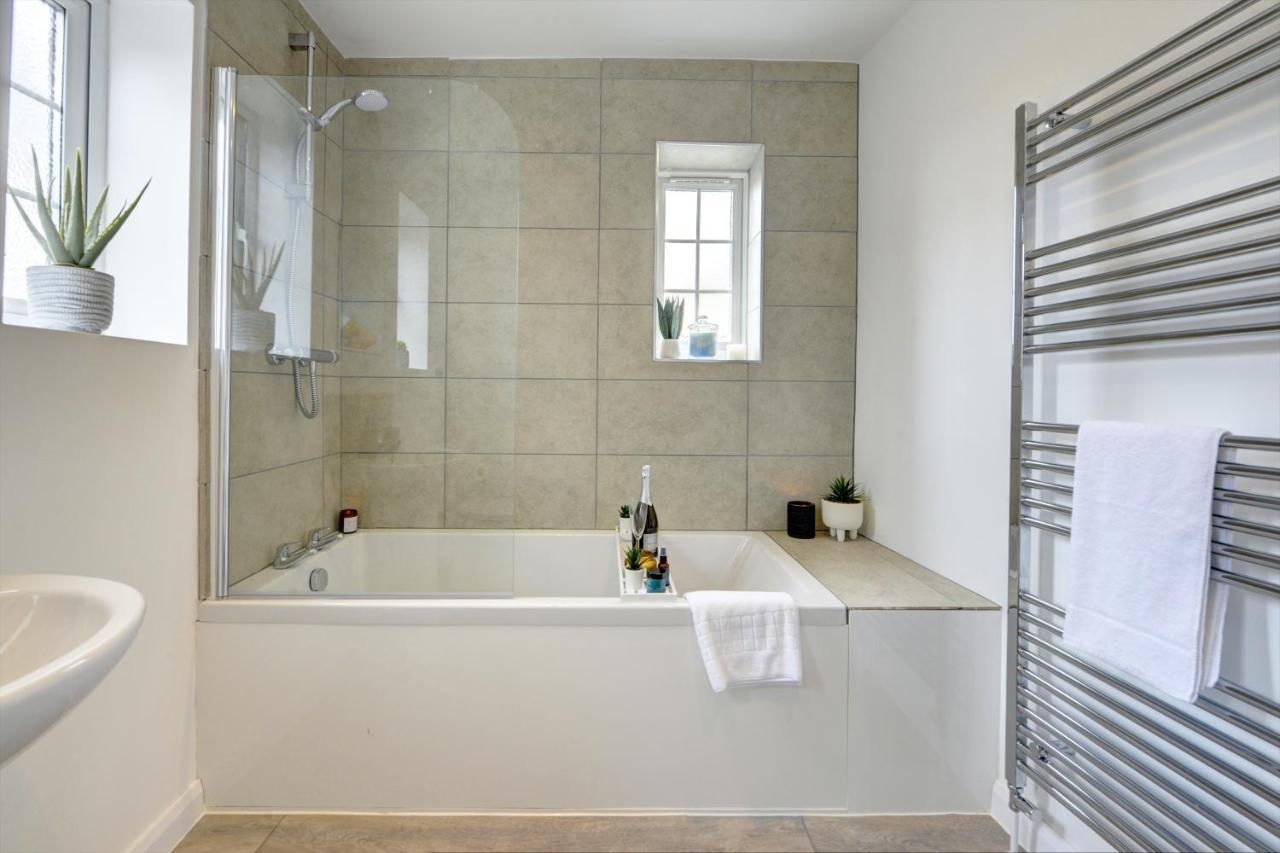 Brewery Loft - 3 Bedroom Bright Spacious In The Centre Of Town, Wifi, Netflix Apartment