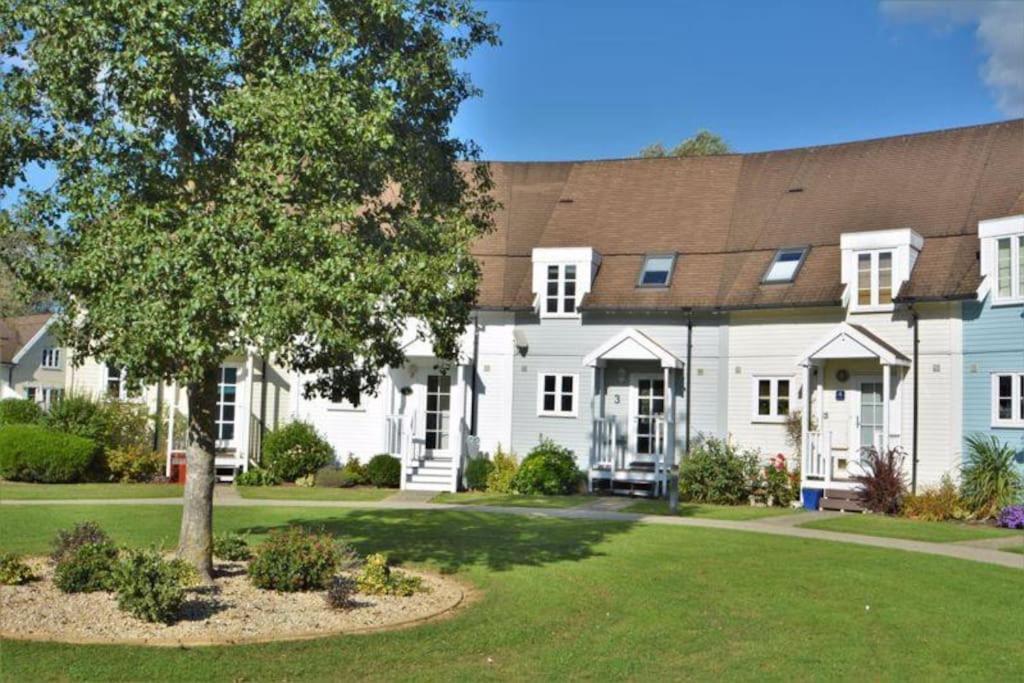 Charming House Nature Retreat In Cotswold Water Park, South Cerney Near Holiday home Cirencester