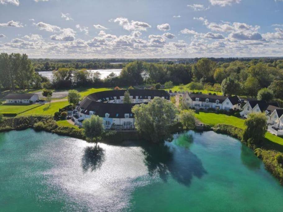 Charming House Nature Retreat In Cotswold Water Park, South Cerney Near Holiday home Cirencester