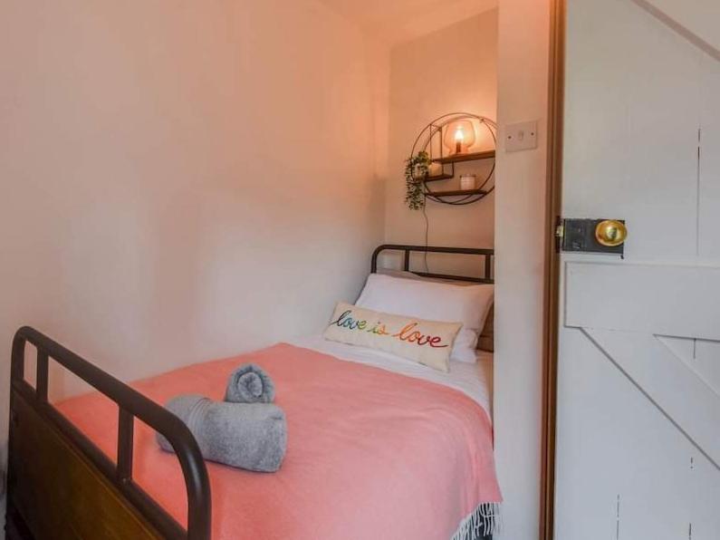 Cheerful 3 Bed Grade Ii Cirencester