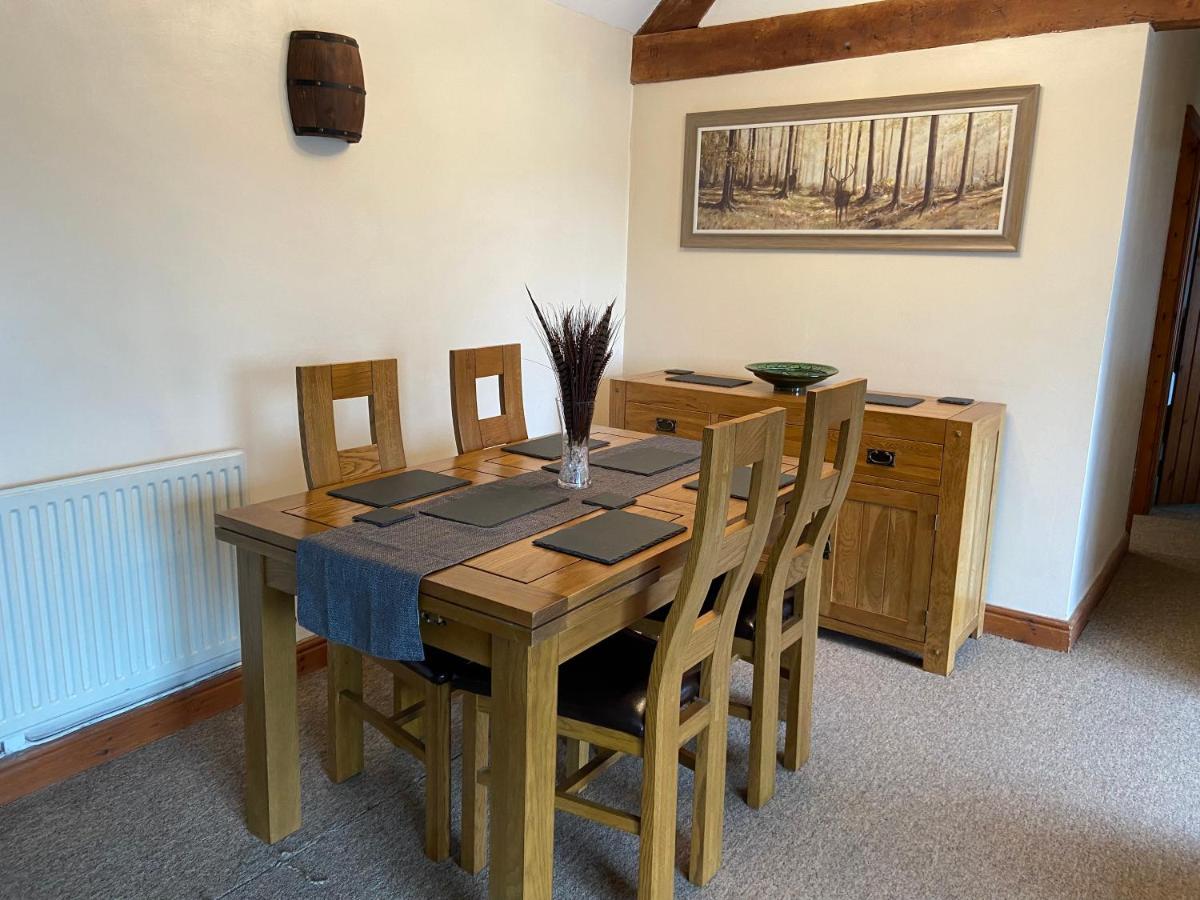 Stable Cottage, Old Mill Farm, Cotswold Water Park Holiday home *
