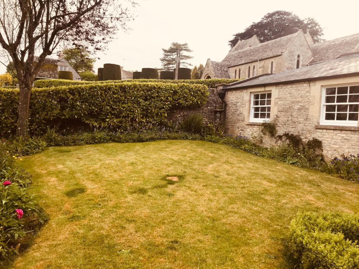 The Old Post Office In A Beautiful Cotswold Village