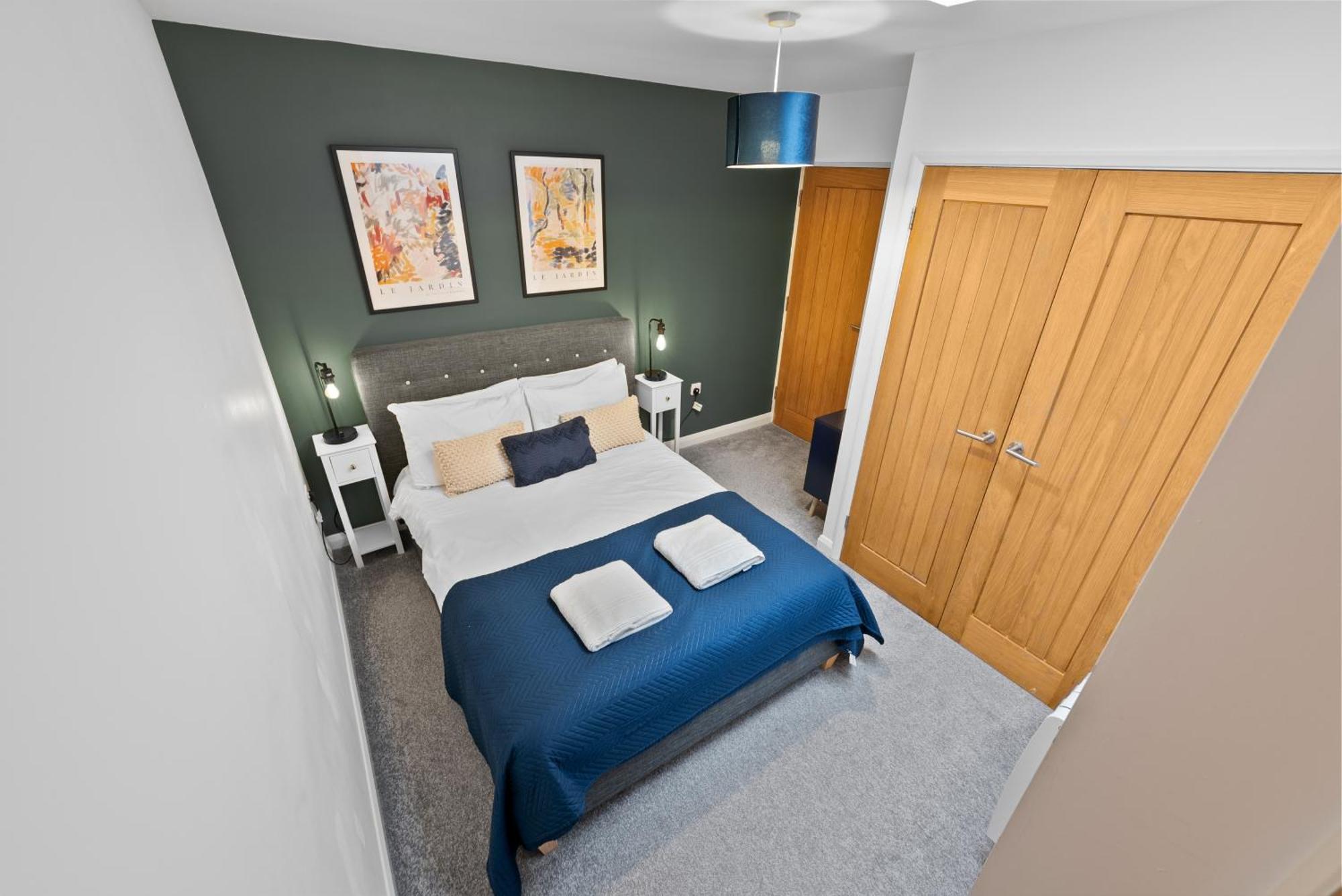 Glevum - 2 Bedroom Town Centre Apartment Cirencester