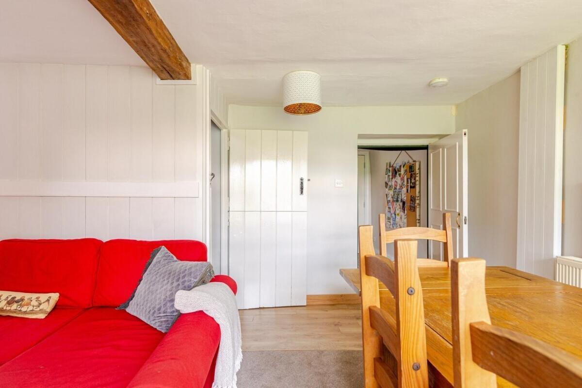 Furzen - Quiet Alternative To A Holiday home Cirencester
