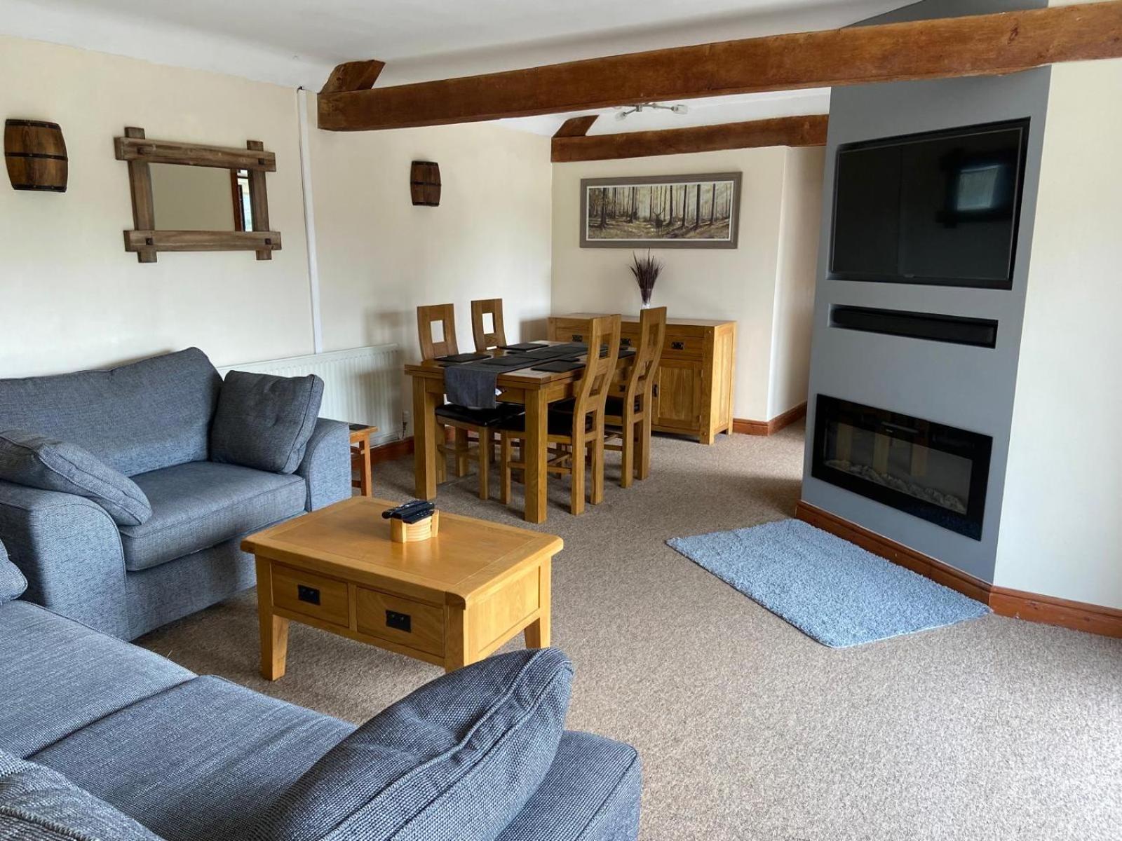 Stable Cottage, Old Mill Farm, Cotswold Water Park * Cirencester