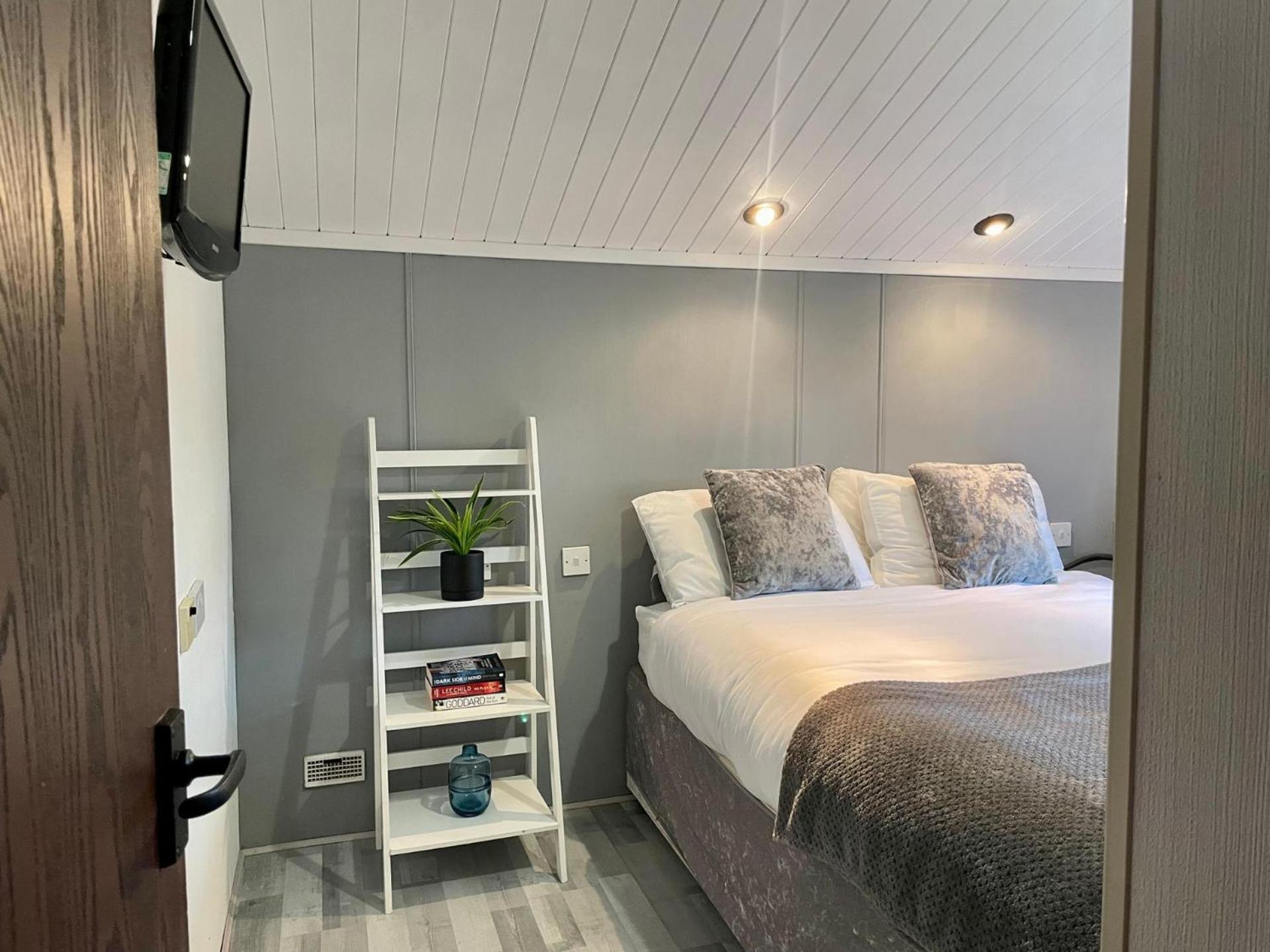 Cosy 3 Bedroom Wooden In South Cerney Holiday home Cirencester