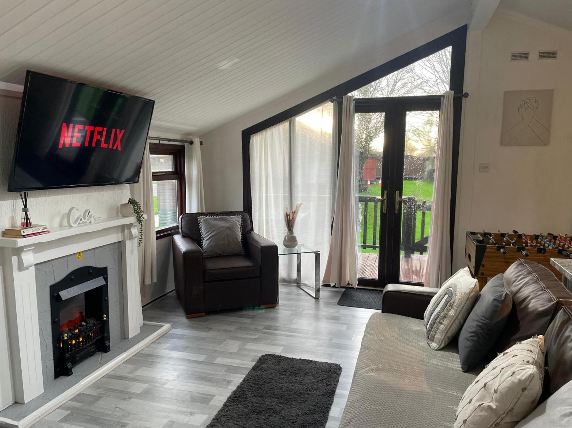 Cosy 3 Bedroom Wooden In South Cerney *
