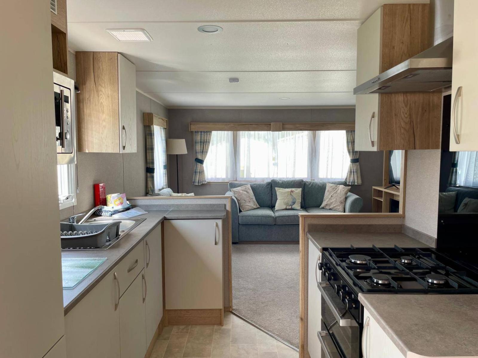 Cosy 3 Bedroom Caravan In South Cerney *