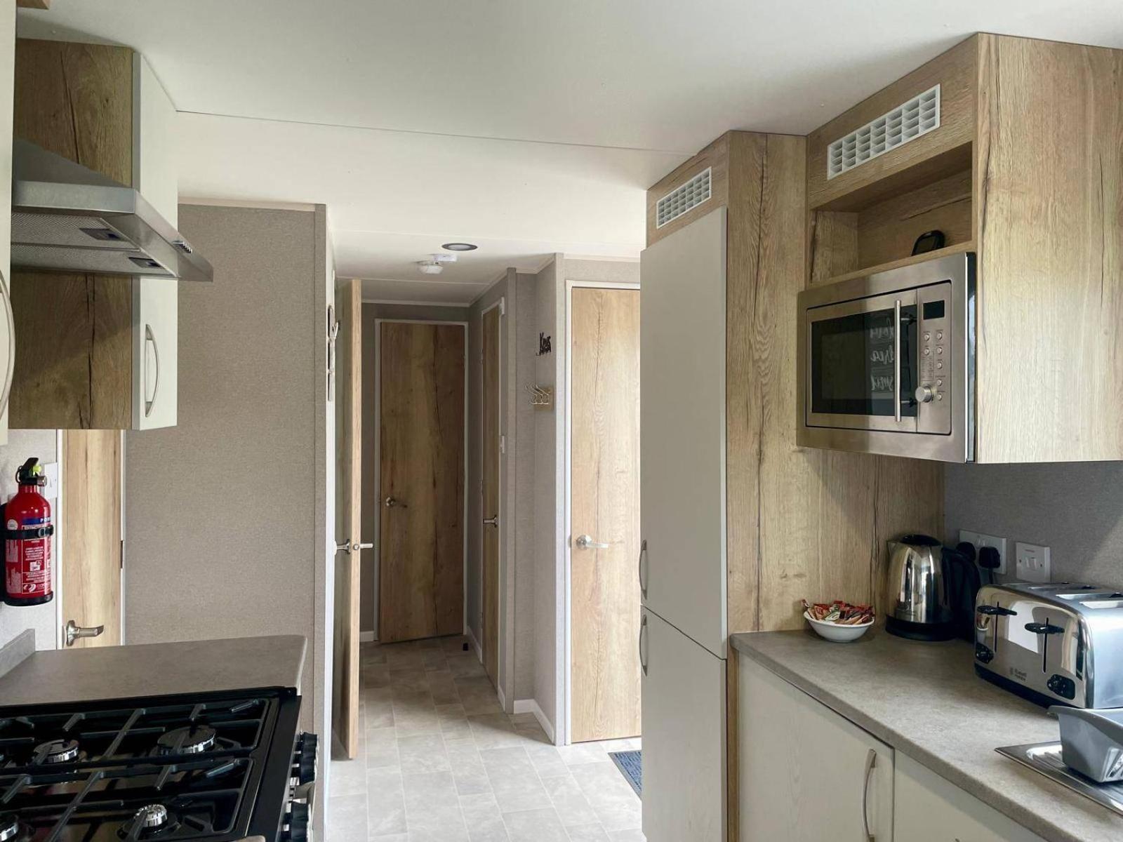 Cosy 3 Bedroom Caravan In South Cerney Cirencester