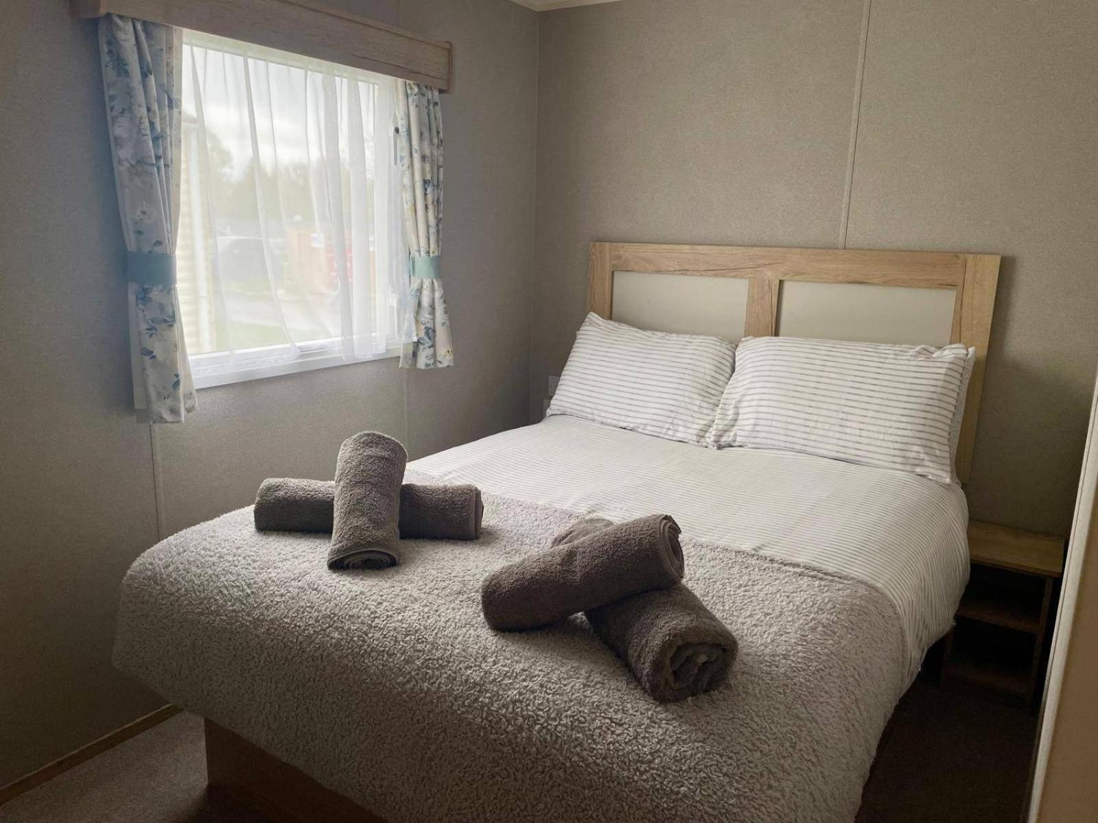 Cosy 3 Bedroom Caravan In South Cerney Holiday home