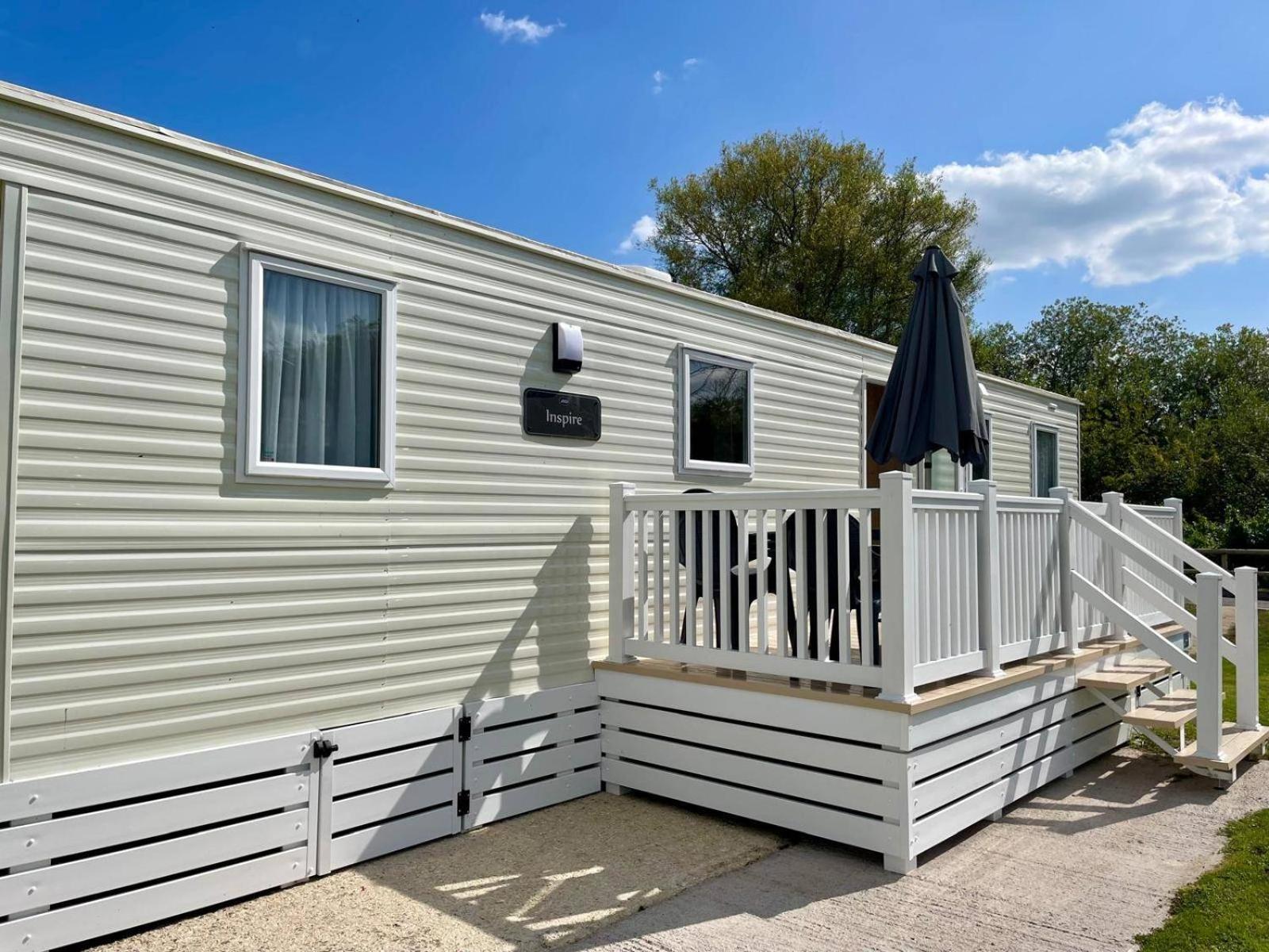 Cosy 3 Bedroom Caravan In South Cerney Holiday home *
