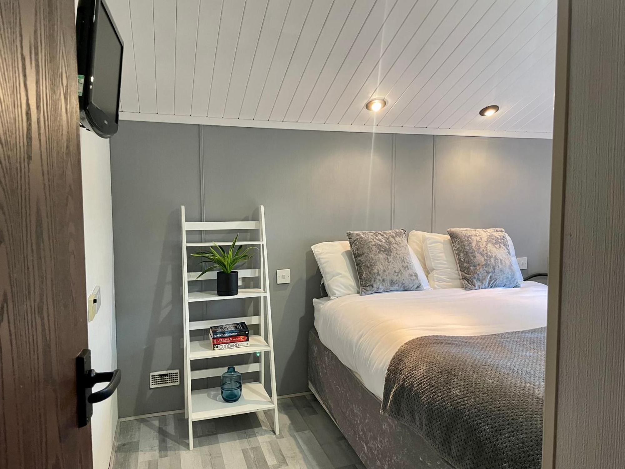 Cosy 3 Bedroom Wooden In South Cerney Holiday home Cirencester