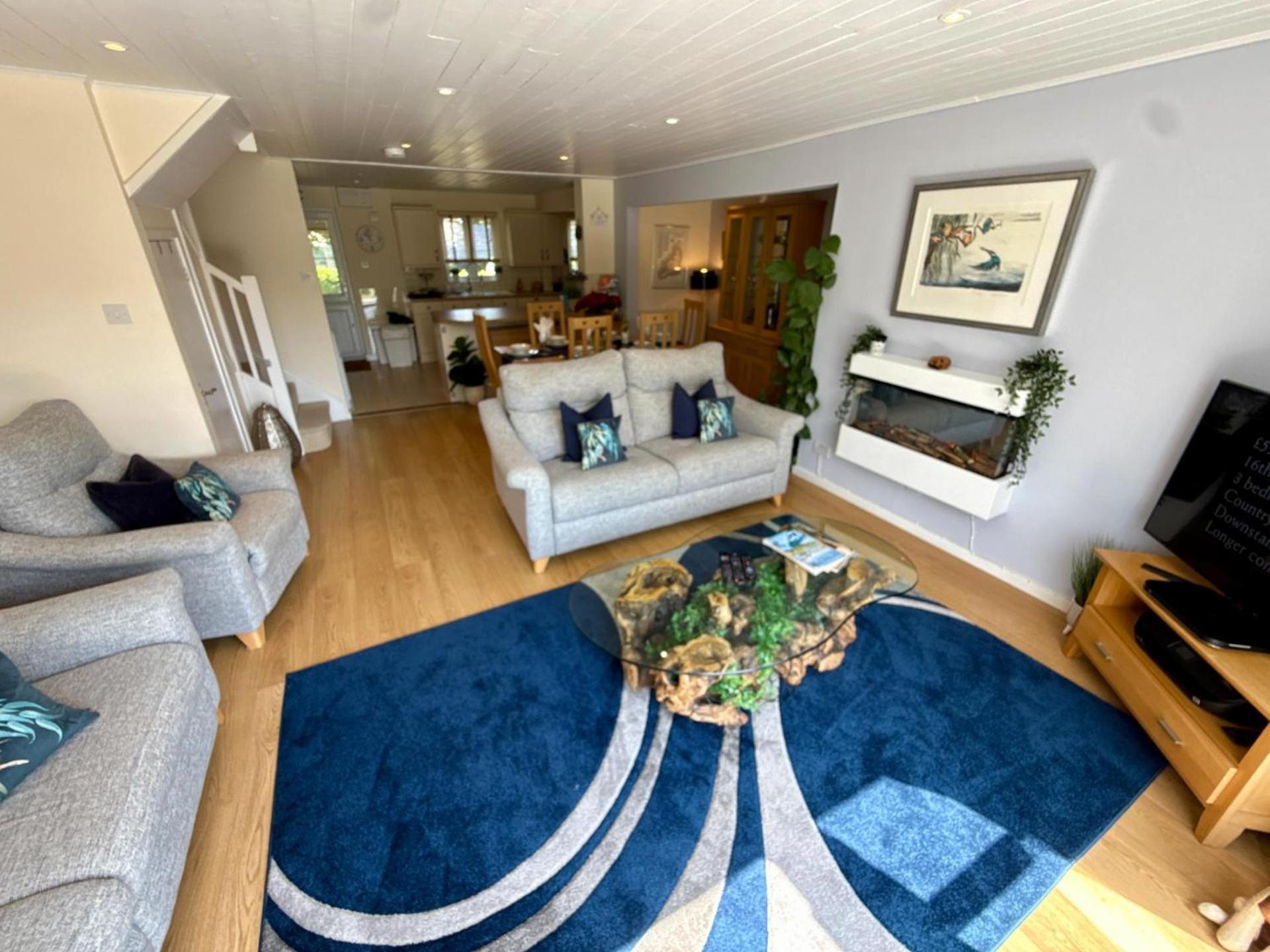 Holiday home Luxury Kingfisher Lodge, Isis Lake, Within The Cotswold Waterpark Cirencester